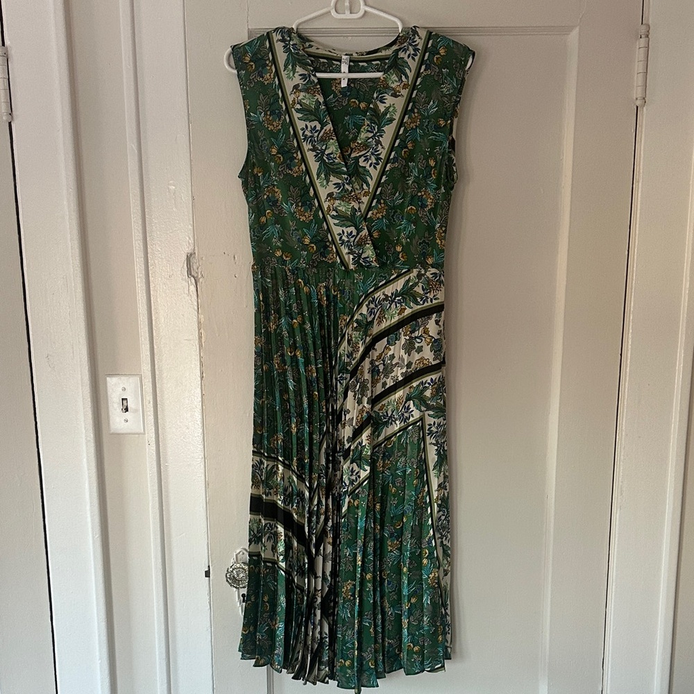Chic Green Floral Midi Dress